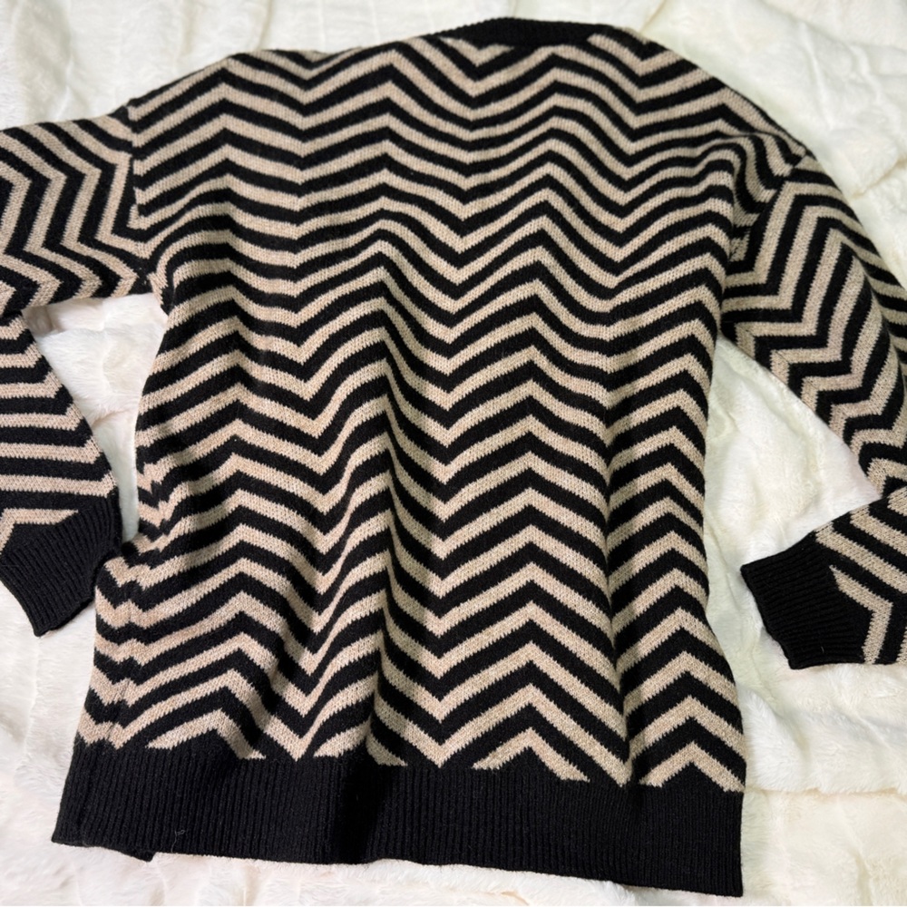 Maurices Black and Tan Chevron Cardigan - Picture 2 of 5